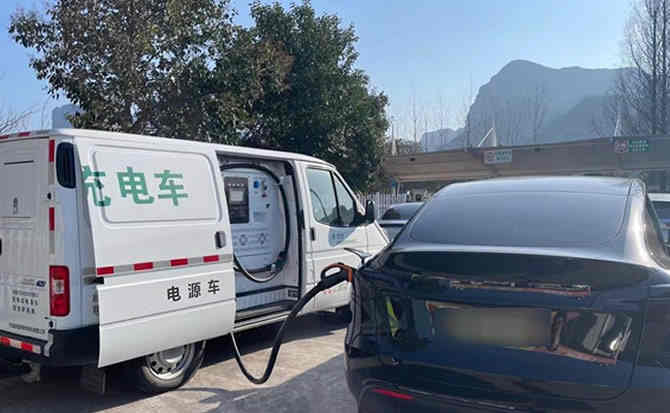 宁强汽车搭电